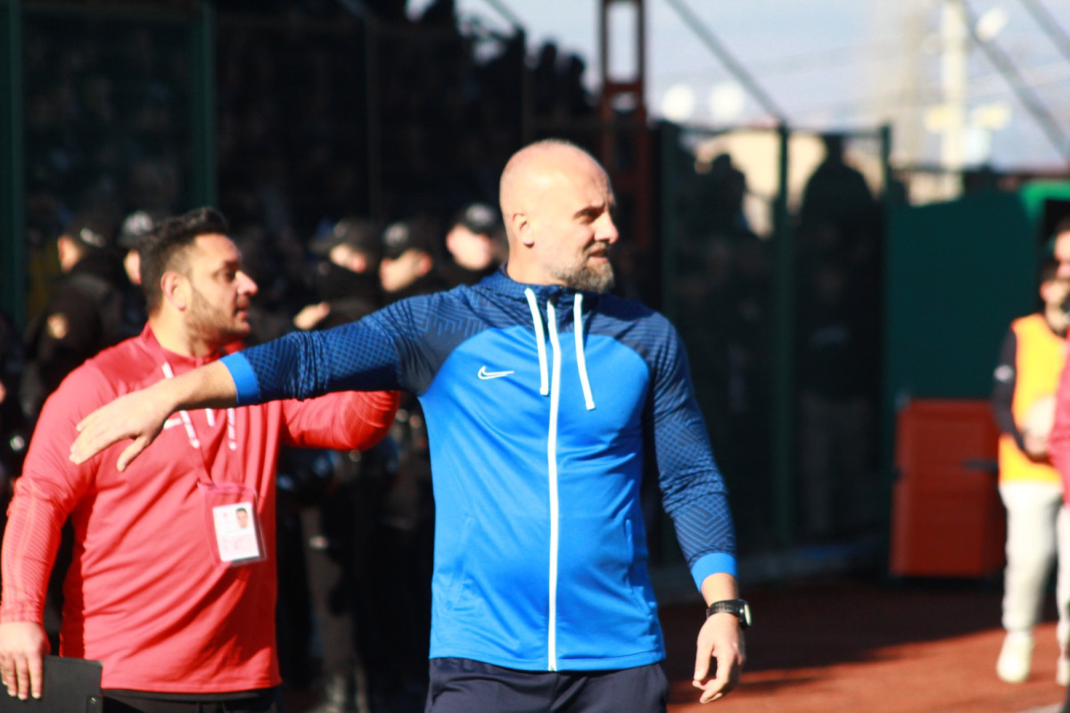 GÖLCÜKSPOR DA FATURA YİNE HOCAYA KESİLDİ !